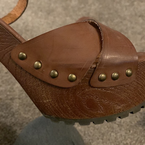 MIA Brown Platform Heels - Picture 6 of 11